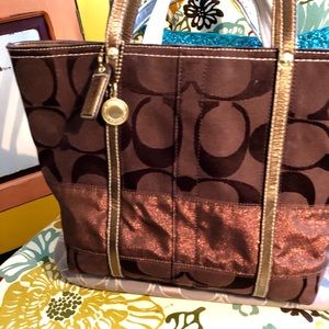 COACH  sm/med structured tote - USED